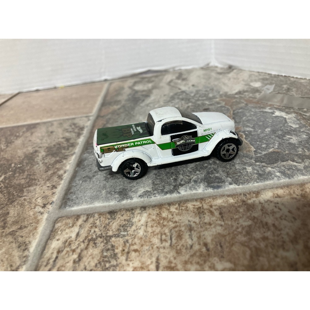 Hot Wheels Border Patrol MH51‎ Diecast Toy Truck White Green Pickup